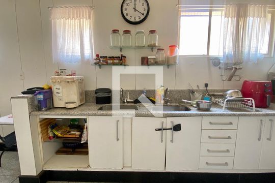 Cozinha de apartamento à venda com 4 quartos, 250m² em Santa Lúcia, Belo Horizonte