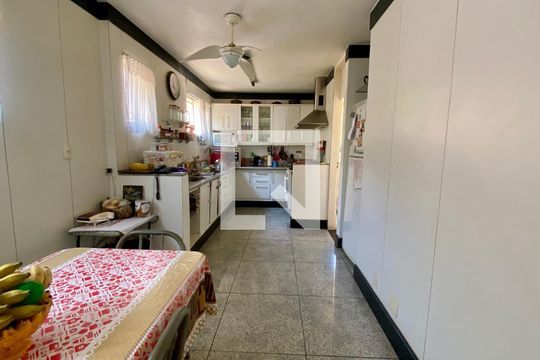 Cozinha de apartamento à venda com 4 quartos, 250m² em Santa Lúcia, Belo Horizonte