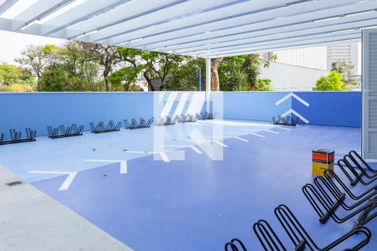 Bicicletário de apartamento para alugar com 1 quarto, 30m² em Parque Industrial Tomas Edson, São Paulo