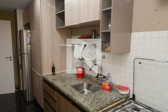Cozinha de casa de condomínio à venda com 3 quartos, 96m² em Usina Piratininga, São Paulo