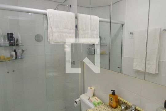 Banheiro da Suíte de casa de condomínio à venda com 3 quartos, 96m² em Usina Piratininga, São Paulo