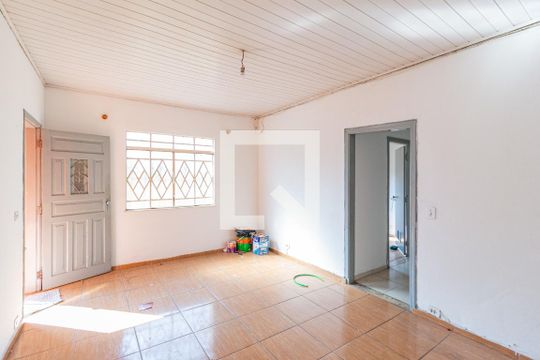 Sala de casa para alugar com 3 quartos, 200m² em Km 18, Osasco
