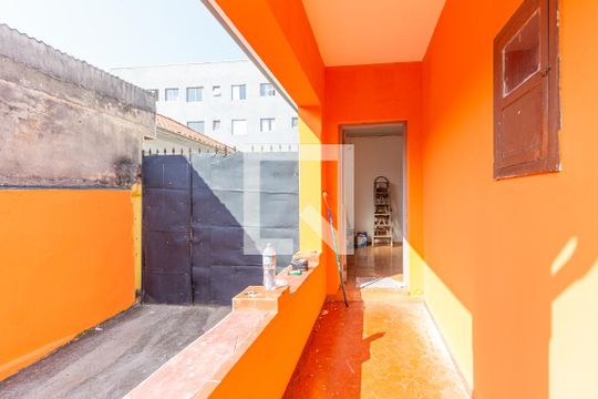 Quintal de casa para alugar com 3 quartos, 200m² em Km 18, Osasco