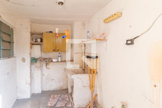 Área de serviço de casa para alugar com 3 quartos, 200m² em Km 18, Osasco