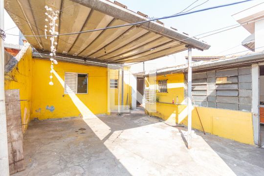 Quintal de casa para alugar com 3 quartos, 200m² em Km 18, Osasco