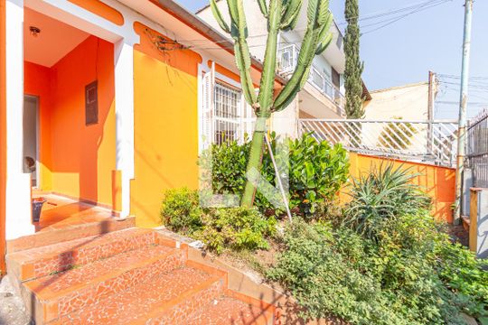 Quintal de casa para alugar com 3 quartos, 200m² em Km 18, Osasco