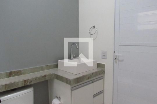 Banheiro de casa à venda com 2 quartos, 75m² em Jardim Jaqueline, São Paulo