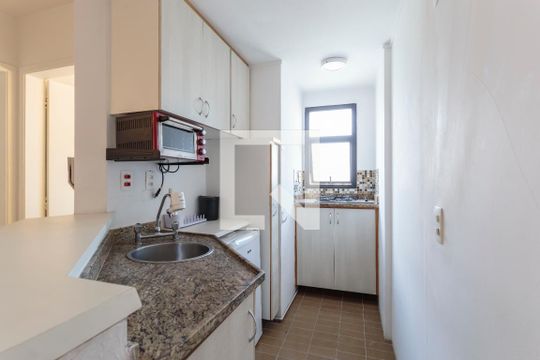 Cozinha de apartamento à venda com 1 quarto, 37m² em Vila Nova Conceição, São Paulo