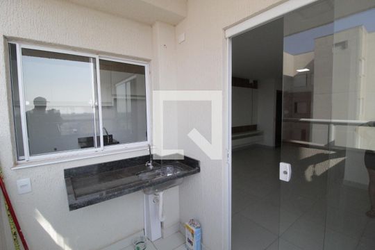 Sacada de apartamento para alugar com 2 quartos, 56m² em Novo Mundo, Uberlândia
