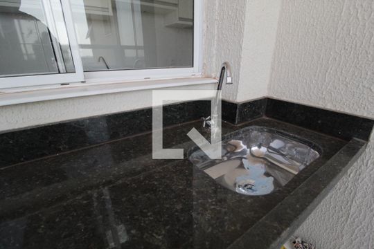 Sacada de apartamento para alugar com 2 quartos, 56m² em Novo Mundo, Uberlândia