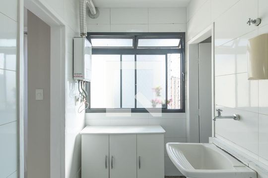 Lavanderia de apartamento para alugar com 3 quartos, 133m² em Vila Santo Estéfano, São Paulo
