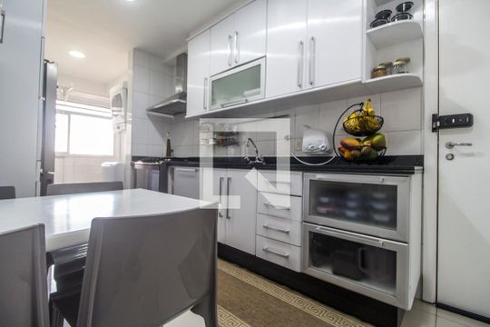 Cozinha de apartamento à venda com 3 quartos, 133m² em Tamboré, Santana de Parnaíba
