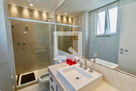 Suíte banheiro de apartamento à venda com 3 quartos, 119m² em Copacabana, Rio de Janeiro