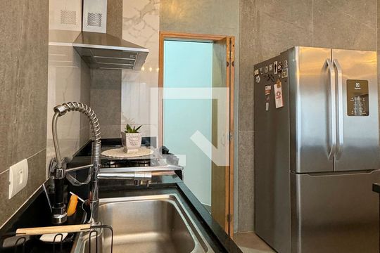Cozinha de casa de condomínio à venda com 4 quartos, 244m² em Morada dos Pássaros, Barueri
