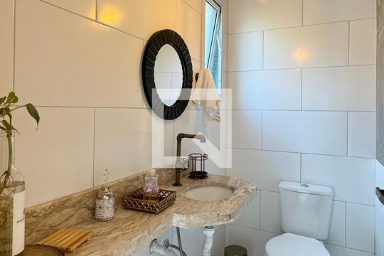 Lavabo de casa de condomínio à venda com 4 quartos, 244m² em Morada dos Pássaros, Barueri