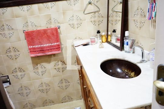 Banheiro de casa à venda com 2 quartos, 253m² em Gardênia Azul, Rio de Janeiro