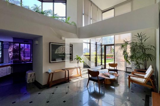 Hall de entrada de apartamento à venda com 4 quartos, 237m² em Sumaré, São Paulo