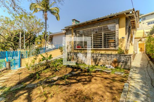 Fachada de casa à venda com 3 quartos, 477m² em Pacaembu, São Paulo