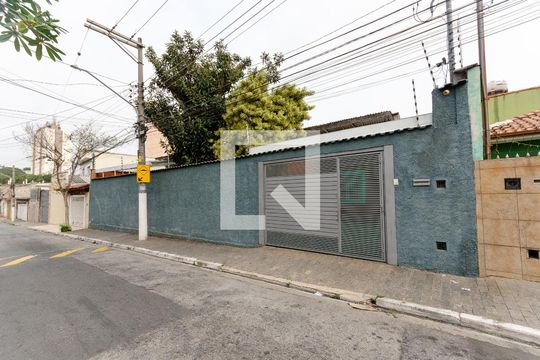 Fachada de casa para alugar com 2 quartos, 400m² em Vila Hebe, São Paulo
