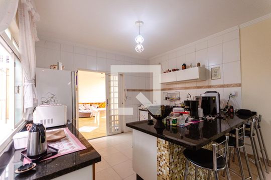 Cozinha de casa para alugar com 2 quartos, 400m² em Vila Hebe, São Paulo