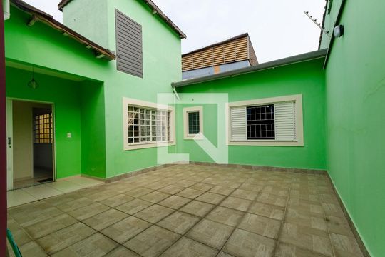Quintal de casa para alugar com 2 quartos, 400m² em Vila Hebe, São Paulo