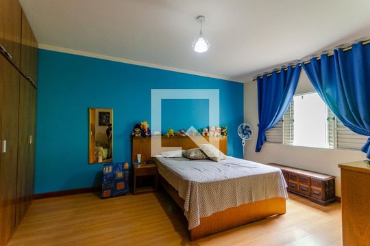 Suíte 1 de casa para alugar com 2 quartos, 400m² em Vila Hebe, São Paulo