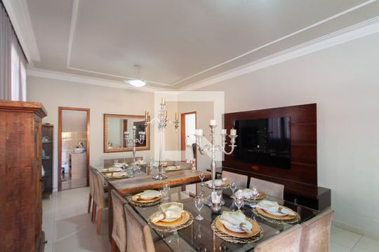 Casa à venda com 4 quartos, 448m² em Calafate, Belo Horizonte