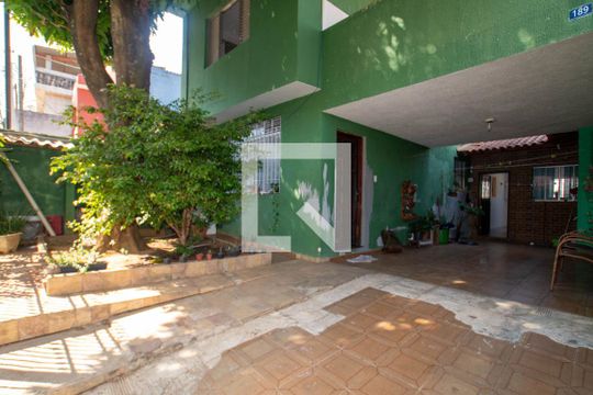 Área externa de casa para alugar com 3 quartos, 200m² em Parque Santo Antônio, Guarulhos