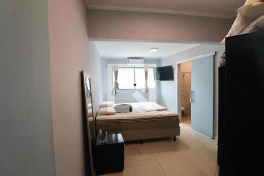 Quarto Suíte de casa para alugar com 5 quartos, 680m² em Jardim Acapulco, Guarujá