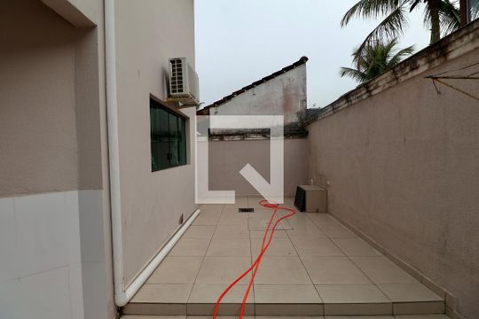 Quintal de casa para alugar com 5 quartos, 680m² em Jardim Acapulco, Guarujá