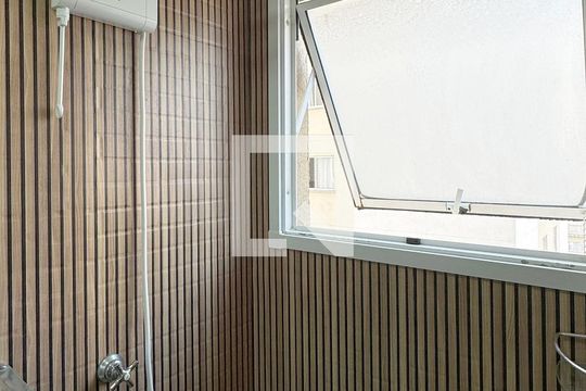 Banheiro de apartamento para alugar com 2 quartos, 51m² em Centro, Barueri