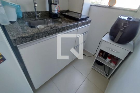 Cozinha de kitnet/studio para alugar com 1 quarto, 28m² em Boa Vista, Curitiba