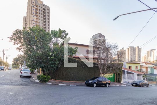 Fachada de casa para alugar com 4 quartos, 320m² em Vila Osasco, Osasco