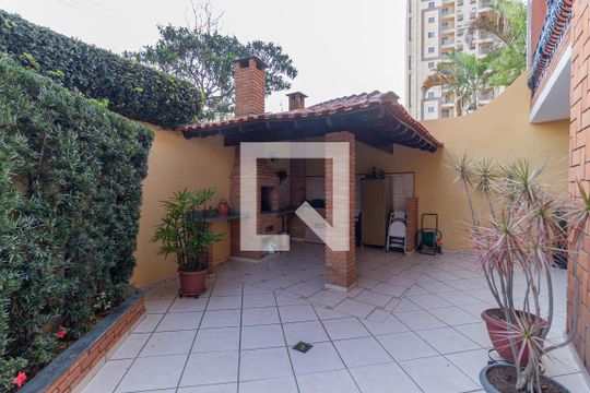 Quintal de casa para alugar com 4 quartos, 320m² em Vila Osasco, Osasco