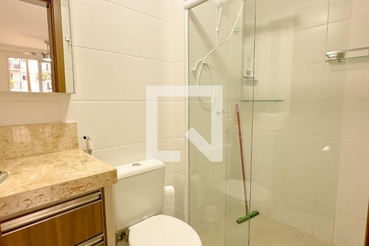 Banheiro de apartamento para alugar com 2 quartos, 62m² em Vargem do Bom Jesus, Florianópolis