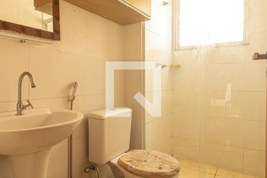 Banheiro de apartamento para alugar com 2 quartos, 43m² em Cosmos, Rio de Janeiro