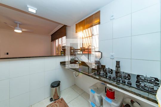 Cozinha de apartamento à venda com 2 quartos, 60m² em Dom Bosco, Belo Horizonte