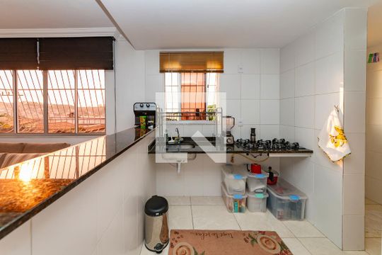 Cozinha de apartamento à venda com 2 quartos, 60m² em Dom Bosco, Belo Horizonte