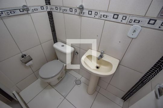 Banheiro de apartamento para alugar com 1 quarto, 42m² em Méier, Rio de Janeiro