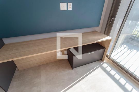 Sala de kitnet/studio para alugar com 1 quarto, 52m² em Indianópolis, São Paulo