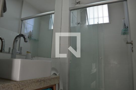 Banheiro de apartamento para alugar com 2 quartos, 50m² em Bom Jesus, Contagem
