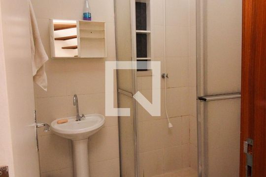 Banheiro de casa de condomínio à venda com 2 quartos, 80m² em Santa Tereza, Porto Alegre