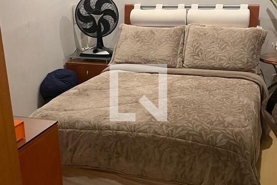 Quarto de apartamento para alugar com 2 quartos, 55m² em Indianópolis, São Paulo