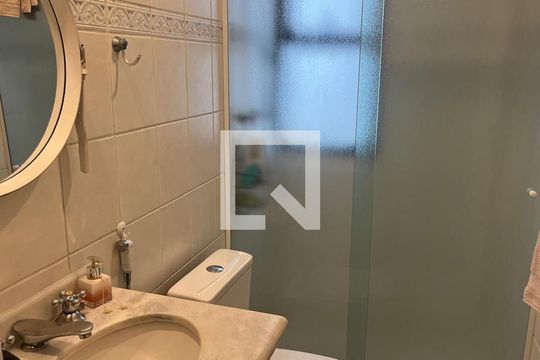 Banheiro de apartamento para alugar com 2 quartos, 55m² em Indianópolis, São Paulo