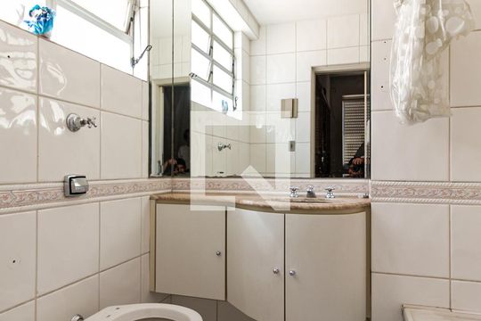 Suíte de casa à venda com 4 quartos, 200m² em Barroca, Belo Horizonte