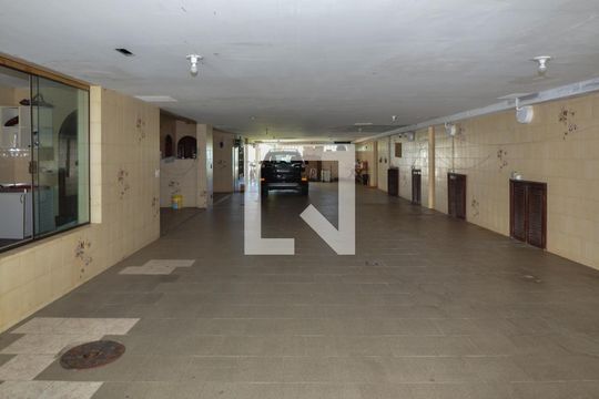 Garagem de casa à venda com 11 quartos, 1600m² em Barra da Tijuca, Rio de Janeiro