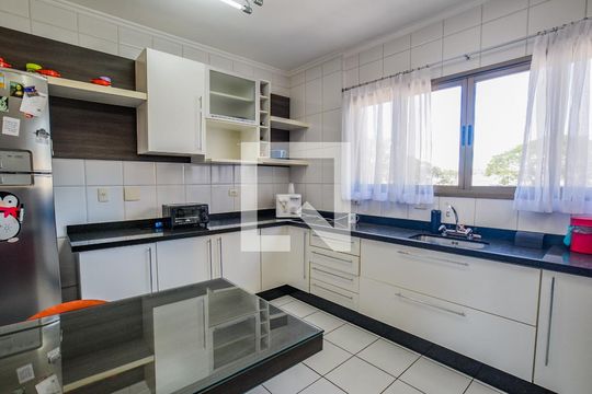 Cozinha de apartamento à venda com 3 quartos, 127m² em Vila Pires, Santo André