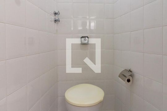 Banheiro de serviço de apartamento à venda com 3 quartos, 100m² em Copacabana, Rio de Janeiro