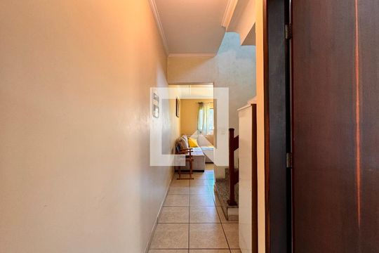 Corredor de casa à venda com 3 quartos, 195m² em Vila Alto de Santo Andre, Santo André