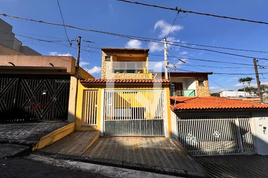 Fachada de casa à venda com 3 quartos, 195m² em Vila Alto de Santo Andre, Santo André